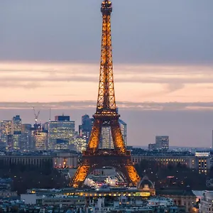 Luxury 75m2 With Eiffel Tower View, Metro 1 Min, Parking Paris